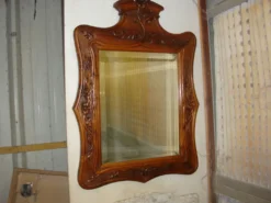Table de toilette et son miroir en noyer vers 1880