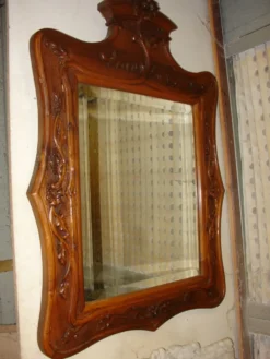Table de toilette et son miroir en noyer vers 1880