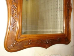 Table de toilette et son miroir en noyer vers 1880