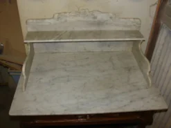 Table de toilette et son miroir en noyer vers 1880