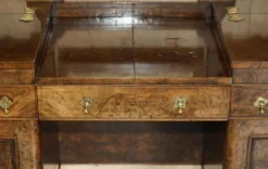 Table de toilette gothique en noyer Burr & Burl avec ferrures en laiton