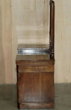 Table de toilette gothique en noyer Burr & Burl avec ferrures en laiton