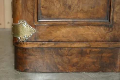 Table de toilette gothique en noyer Burr & Burl avec ferrures en laiton
