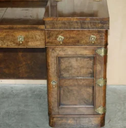 Table de toilette gothique en noyer Burr & Burl avec ferrures en laiton