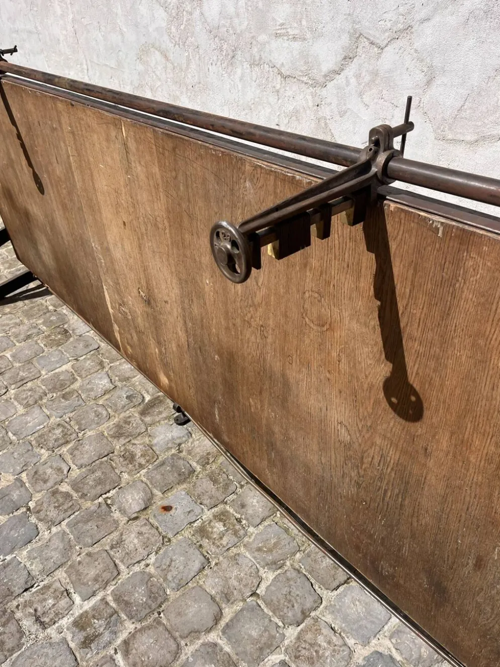 Table de travail en fonte et bois