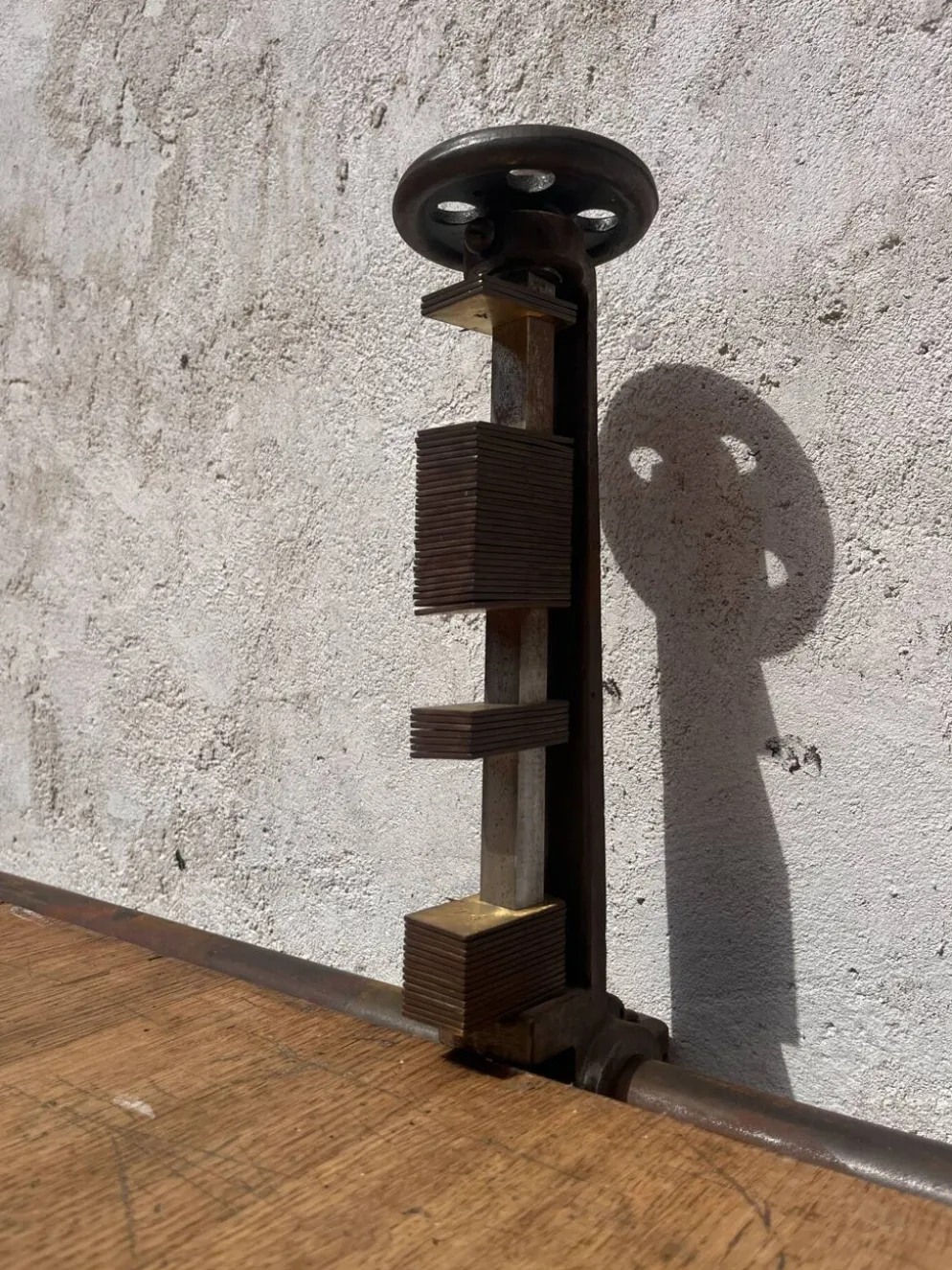 Table de travail en fonte et bois