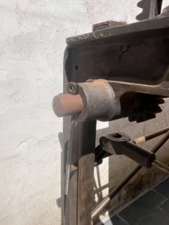 Table de travail en fonte et bois