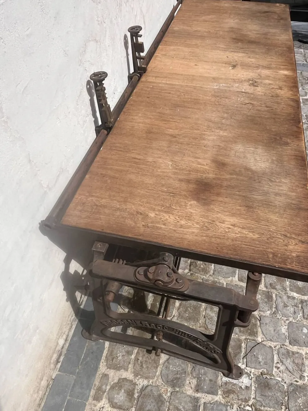 Table de travail en fonte et bois