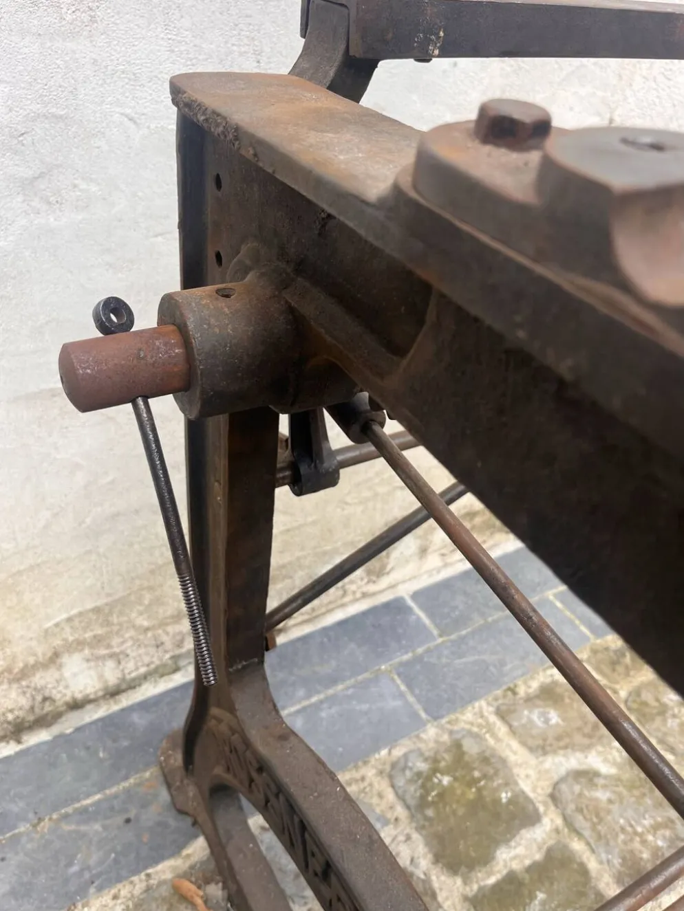 Table de travail en fonte et bois