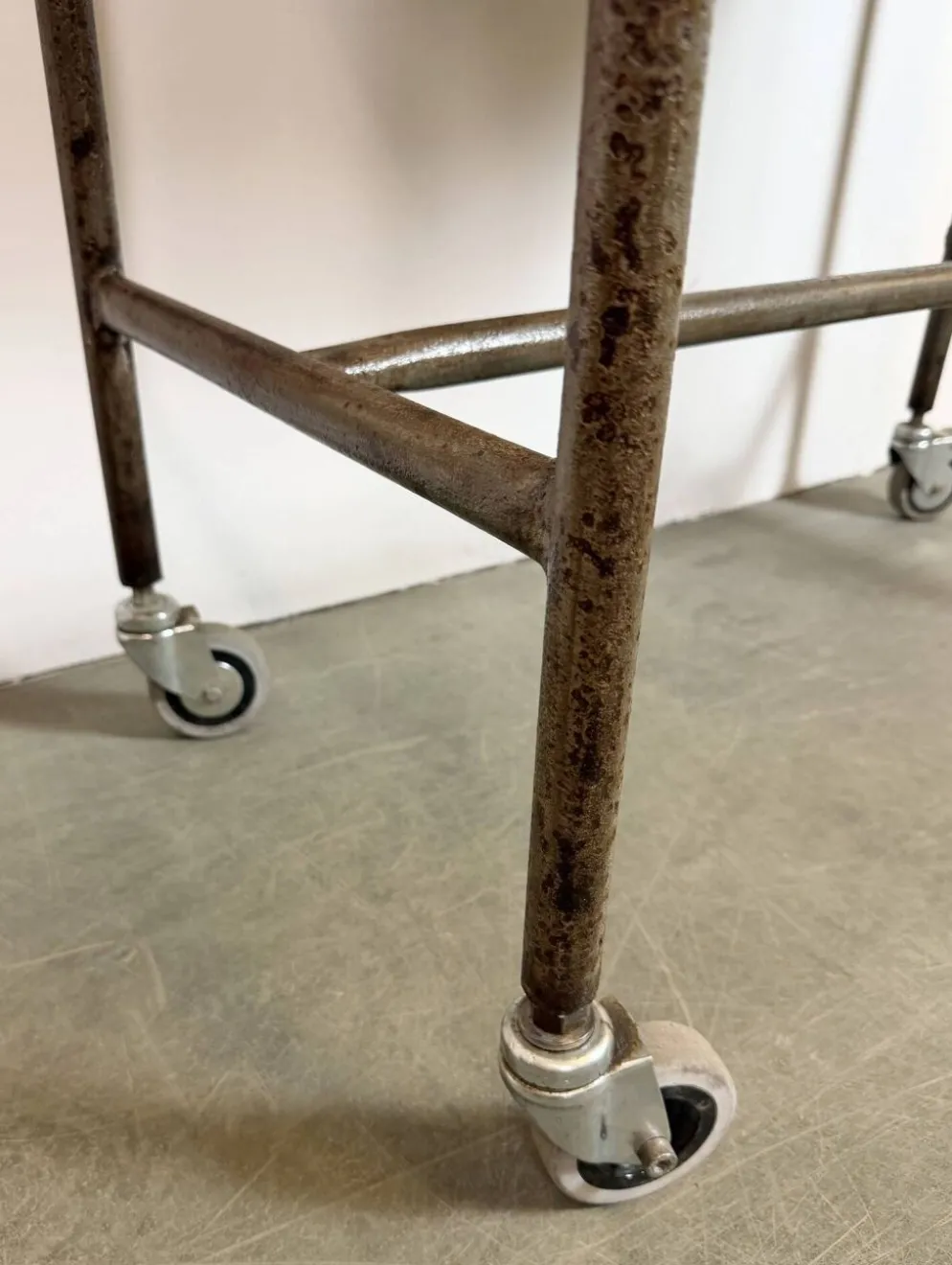 Table de travail industrielle vintage sur roues, années 1960