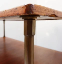 Table d'exposition française à trois niveaux d'une boutique - 1900s