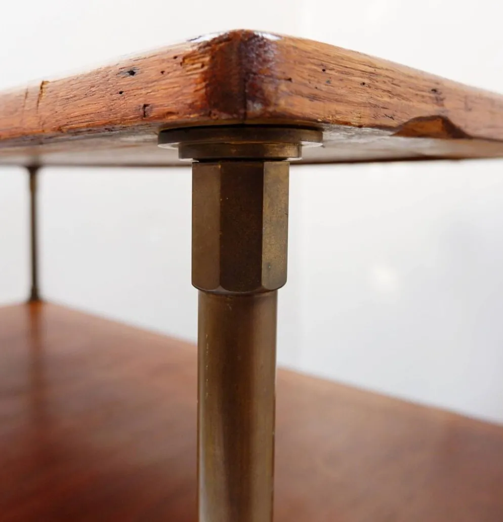 Table d'exposition française à trois niveaux d'une boutique - 1900s