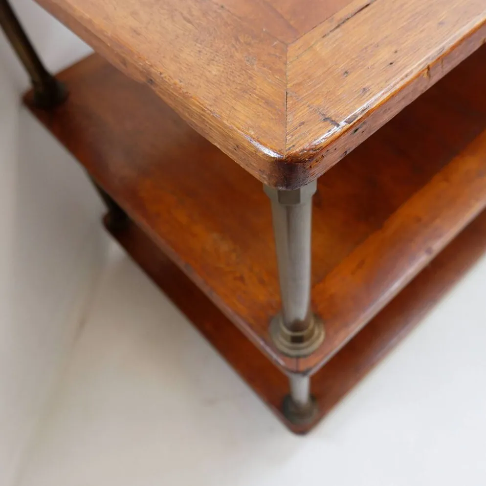 Table d'exposition française à trois niveaux d'une boutique - 1900s