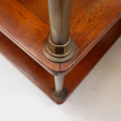 Table d'exposition française à trois niveaux d'une boutique - 1900s