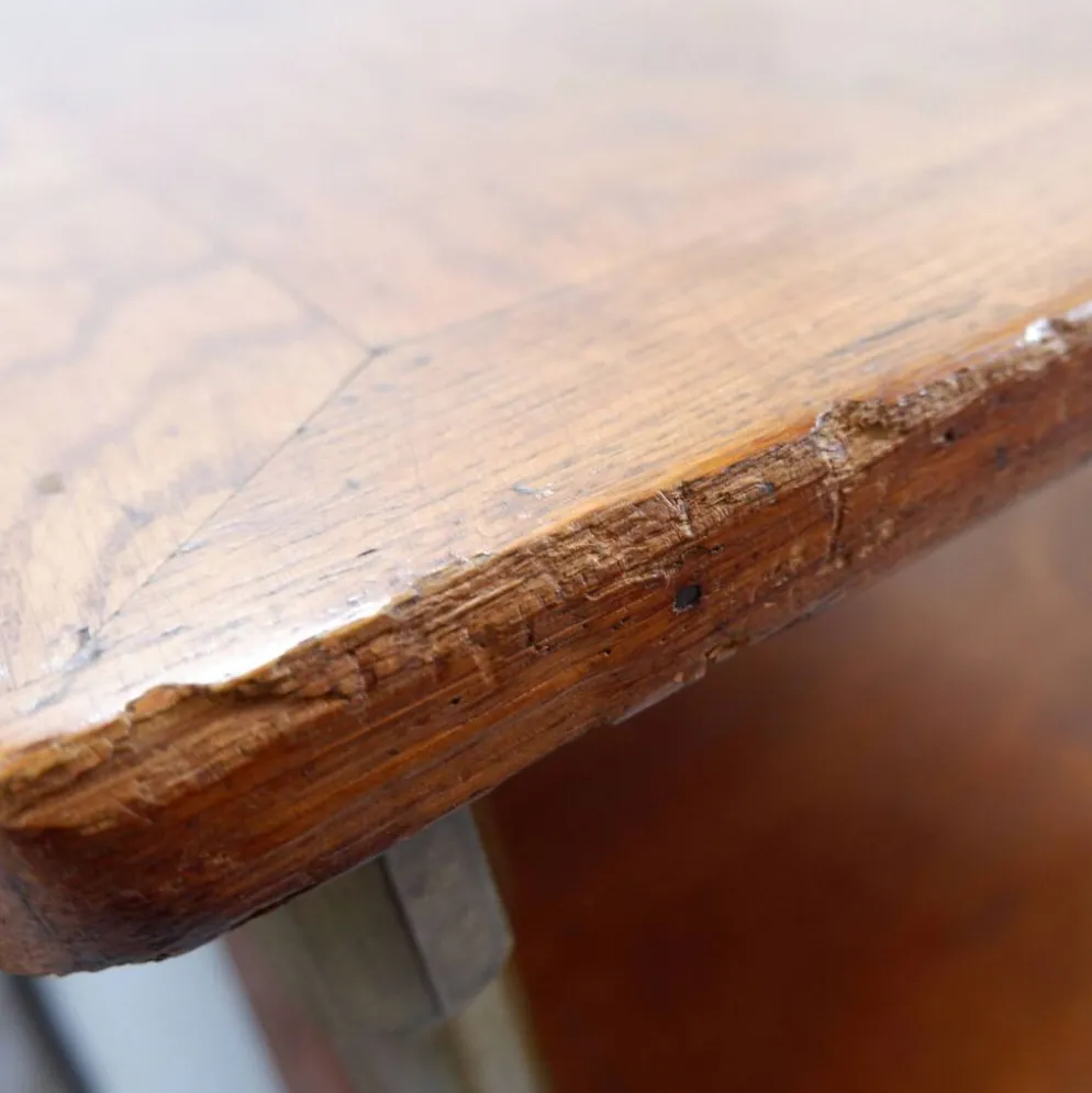 Table d'exposition française à trois niveaux d'une boutique - 1900s