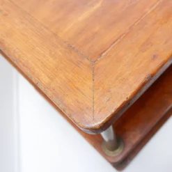 Table d'exposition française à trois niveaux d'une boutique - 1900s