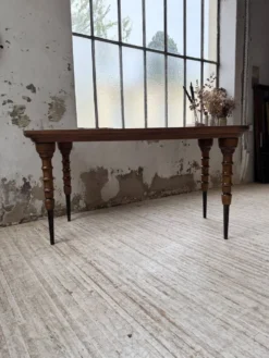 Table drapière en noyer, 1900