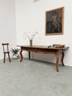 Table, drapière en noyer, XIXème s.