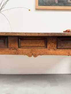 Table, drapière en noyer, XIXème s.