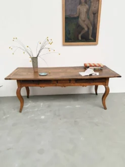 Table, drapière en noyer, XIXème s.