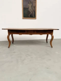 Table, drapière en noyer, XIXème s.