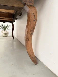 Table, drapière en noyer, XIXème s.