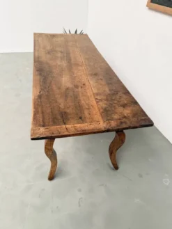 Table, drapière en noyer, XIXème s.