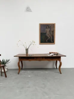 Table, drapière en noyer, XIXème s.