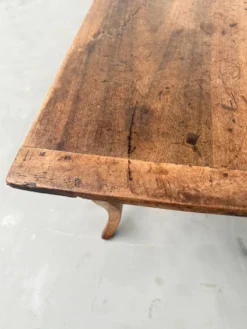 Table, drapière en noyer, XIXème s.