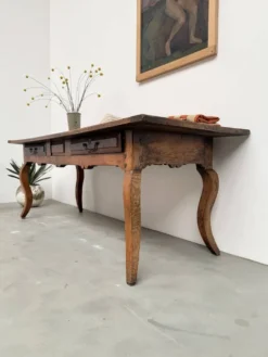 Table, drapière en noyer, XIXème s.