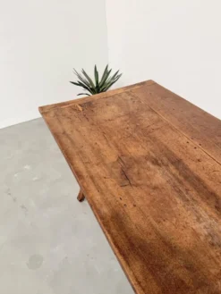 Table, drapière en noyer, XIXème s.