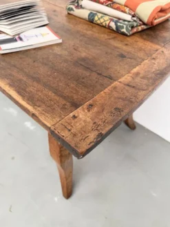 Table, drapière en noyer, XIXème s.
