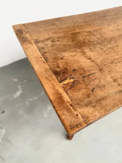 Table, drapière en noyer, XIXème s.