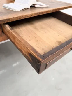 Table, drapière en noyer, XIXème s.