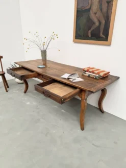 Table, drapière en noyer, XIXème s.