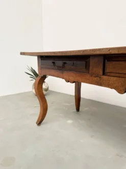 Table, drapière en noyer, XIXème s.