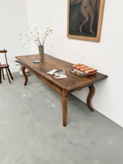 Table, drapière en noyer, XIXème s.