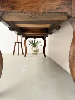 Table, drapière en noyer, XIXème s.