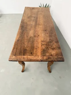 Table, drapière en noyer, XIXème s.