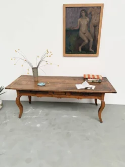 Table, drapière en noyer, XIXème s.