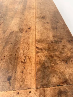 Table, drapière en noyer, XIXème s.
