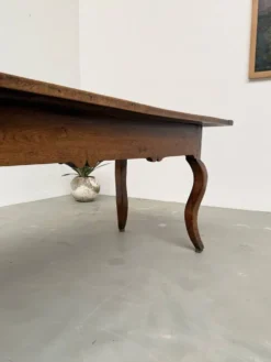 Table, drapière en noyer, XIXème s.