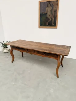 Table, drapière en noyer, XIXème s.
