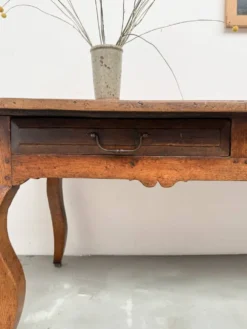 Table, drapière en noyer, XIXème s.