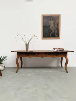 Table, drapière en noyer, XIXème s.