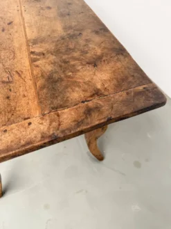 Table, drapière en noyer, XIXème s.
