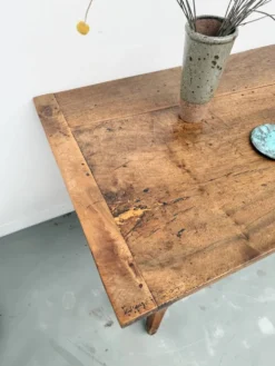 Table, drapière en noyer, XIXème s.
