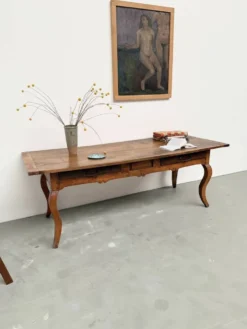 Table, drapière en noyer, XIXème s.