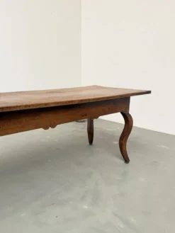 Table, drapière en noyer, XIXème s.