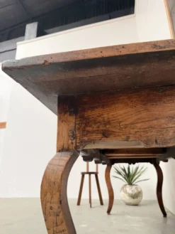 Table, drapière en noyer, XIXème s.